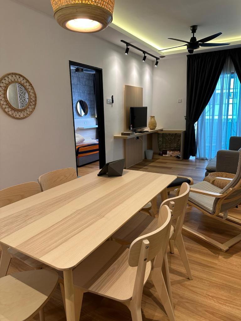 Adik Aisyah Muji N Apartment